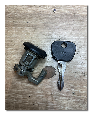 восстановим ключ по замку багажника bmw e30 1989